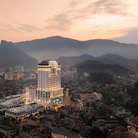 Four Points By Sheraton Ha Giang Buitenkant foto