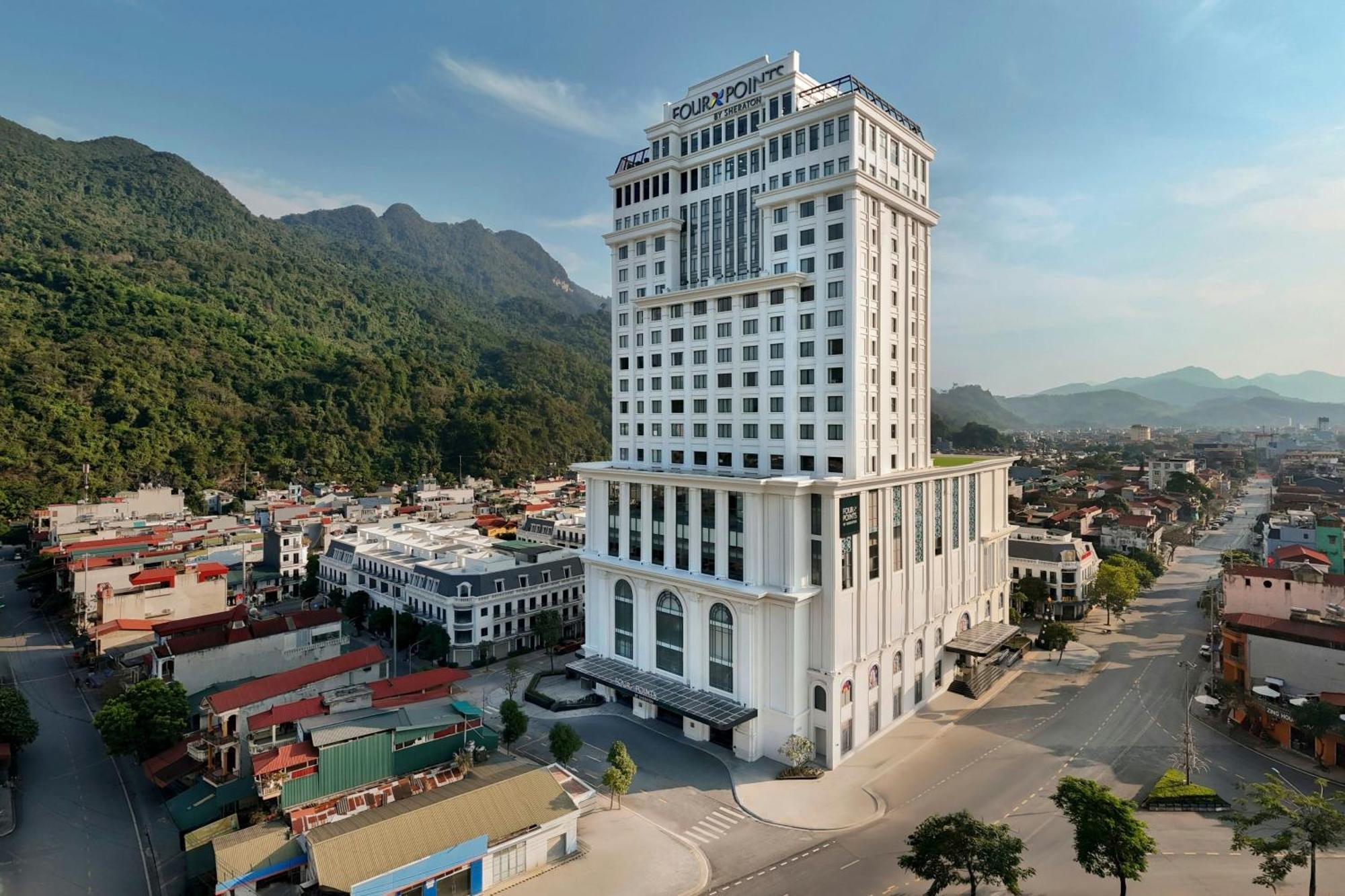 Four Points By Sheraton Ha Giang Buitenkant foto