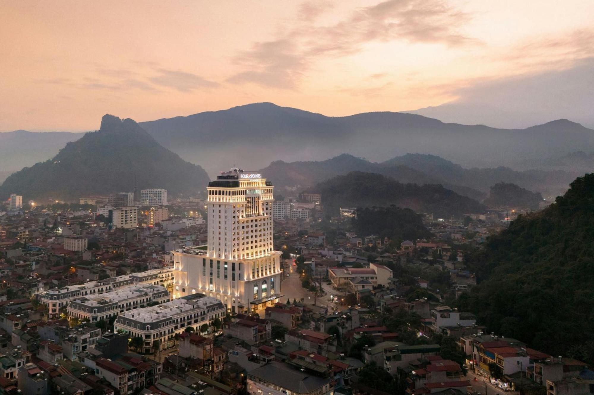 Four Points By Sheraton Ha Giang Buitenkant foto